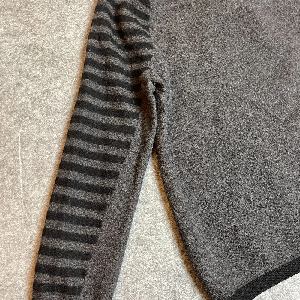 BANANA REPUBLIC Men's Large Merino Wool Sweater GRAY‎ V Neck Pullover Casual